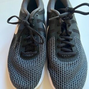 Nike Downshifter Black and White Size 8.5